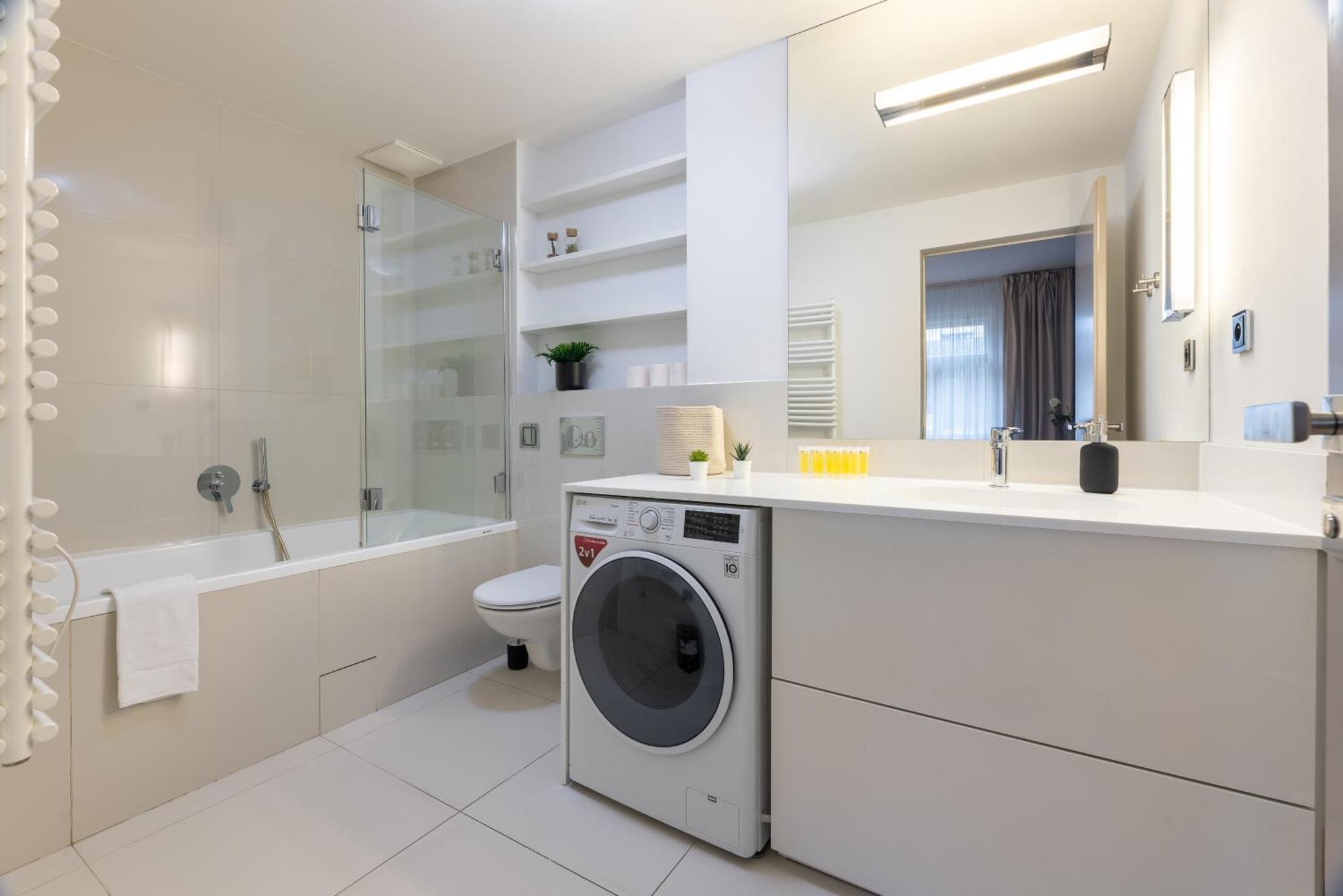 Chic & New Town By Subway Apartment Prag