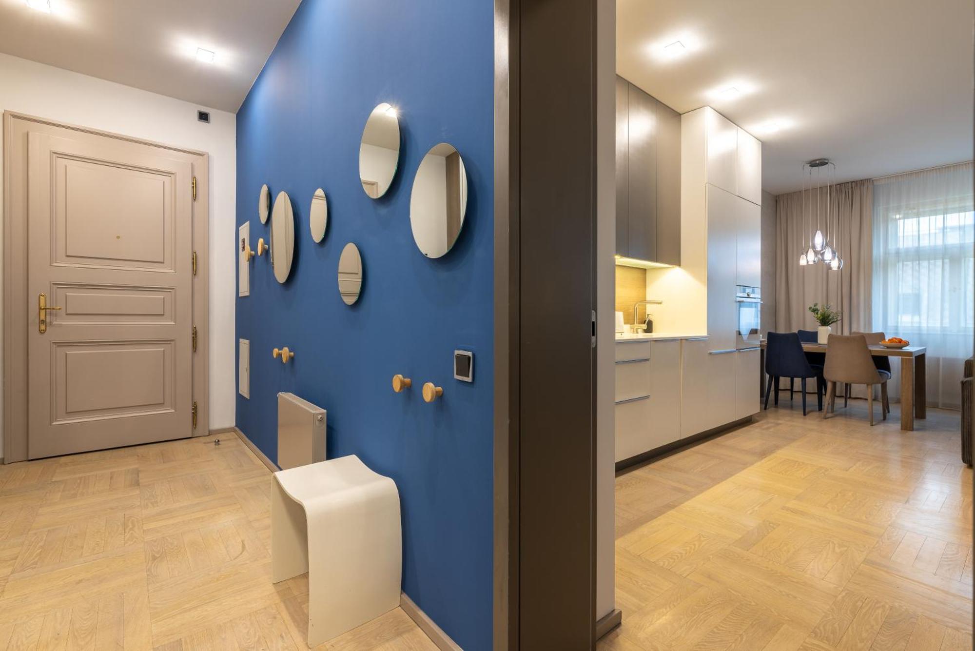 Chic & New Town By Subway Apartment Prag