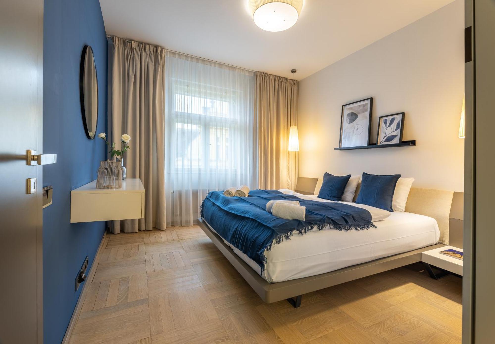 Chic & New Town By Subway Prague